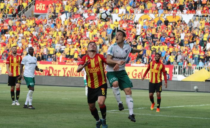 Bursaspor, dün aldığı Göztepe mağlubiyeti ile düşme hattıyla puan farkını