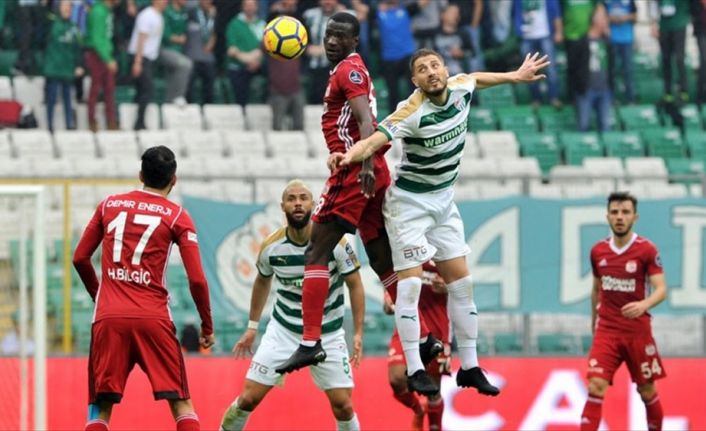 Spor Toto Süper Lig'in 26. haftasında Bursaspor sahasında Demir Grup