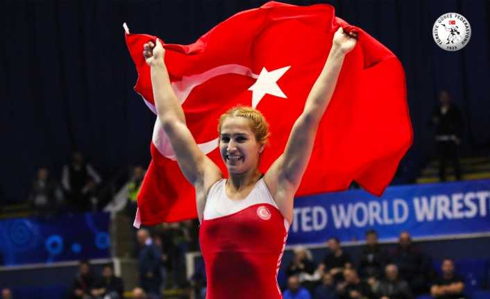 U23 Dünya Güreş Şampiyonası’nda 72 kiloda Buse Tosun finalde Romen