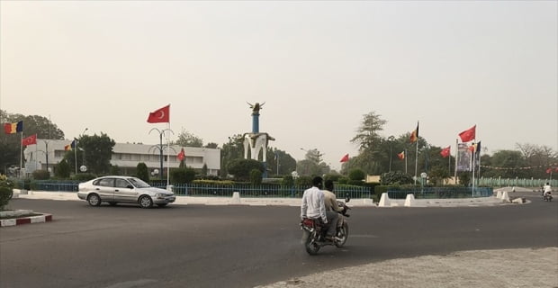 Cumhurbaşkanı Erdoğan'ın ziyareti öncesinde Çad'ın başkenti Encemine'de caddeler Türk ve