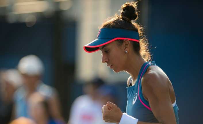 Slovak rakibi Jana Cepelova’ya set şansı tanımayan Çağla Büyükakçay, Fransa’daki