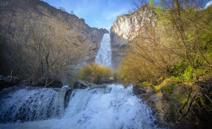 Giresun’un Şebinkarahisar ilçesinde büyüleyiciyi görüntüsüyle yerli ve yabancı turistleri kendine