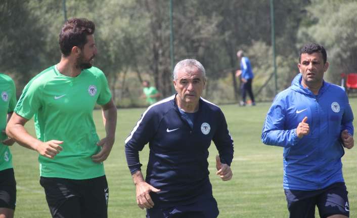 Yeni sezon hazırlıklarını Bolu’da sürdüren Konyaspor’da Teknik Direktör Rıza Çalımbay,