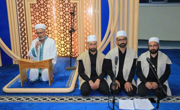 Erzincan’da Terzibaba Camii başta olmak üzere camiler, Mevlid Kandilinde doldu