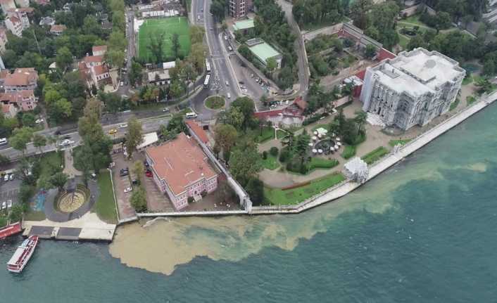 İstanbul’da sabah saatlerinde etkili olan yağışın ardından çamura bulanan Boğaz,
