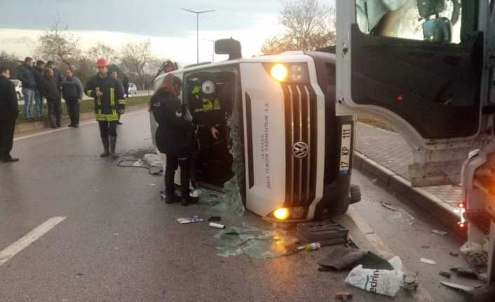 Çanakkale’nin Biga ilçesinde işçileri taşıyan minibüsle  tırın çarpışması sonucu