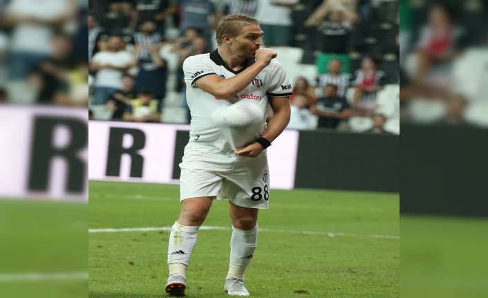 Beşiktaş’ın Torshavn karşısında ikinci golünü kaydeden Caner Erkin, attığı golü
