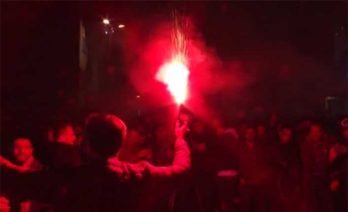 Beşiktaşlı taraftarlar 1-0’lık Galatasaray derbi galibiyetini Çarşı’da doyasıya kutladı. 