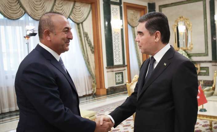 Dışişleri Bakanı Mevlüt Çavuşoğlu, resmi temaslarda bulunmak üzere geldiği Türkmenistan’ın