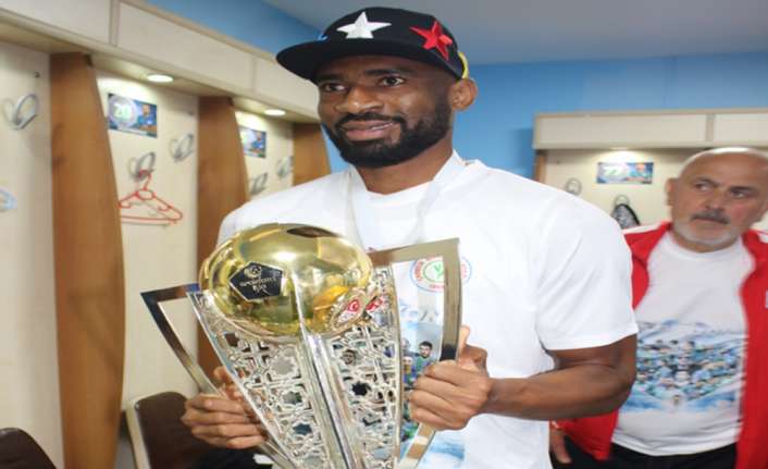 Spor Toto Süper Lig ekiplerinden Çaykur Rizespor, oyuncusu Leonard Kweuke
