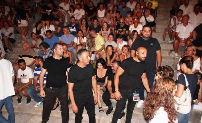 Bodrum’da MFÖ konserine gelen Cem Yılmaz’ın tavrı hayranlarını hayal kırıklığına