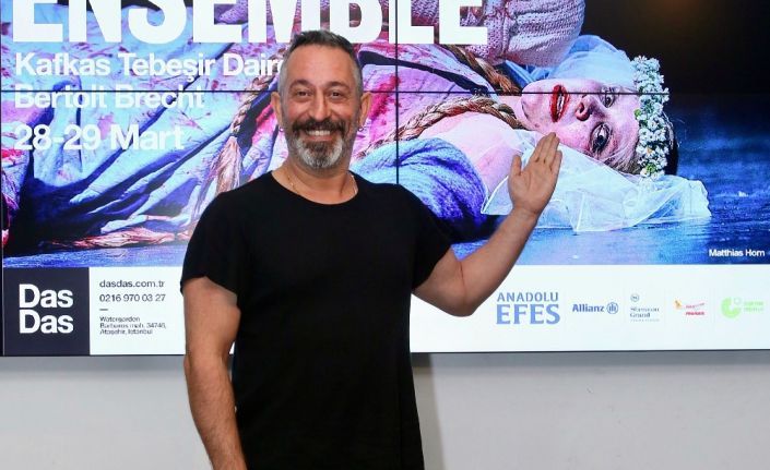 İstanbul Ataşehir’de sergilenen Berliner Ensemble “Kafkas Tebeşir Dairesi” oyununun galasına