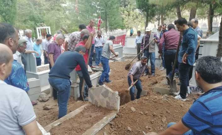 Adıyaman’ın Gölbaşı ilçesinde morgda cenazelerin karışması nedeniyle, defnedilen cenaze mezardan