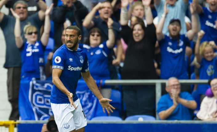 Premier Lig takımlarından Everton’da forma giyen milli futbolcu Cenk Tosun
