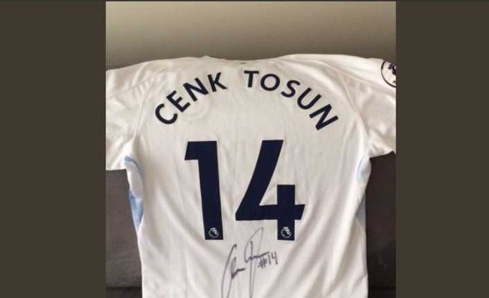 Beşiktaş’ın eski futbolcusu Cenk Tosun, bir taraftarın paylaştığı fotoğrafa duyarsız