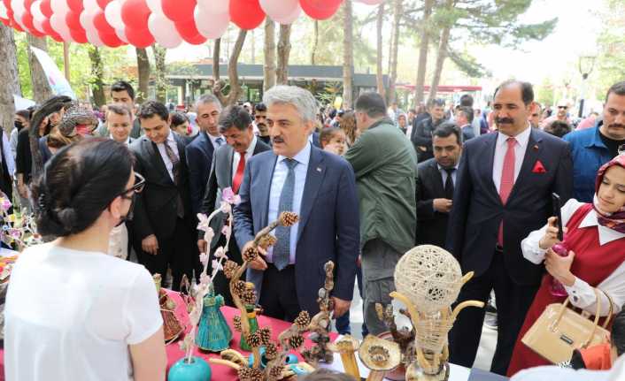 Erzincan Valisi, Çevre ve Çocuk Şenliği Atölye Alanını Gezdi