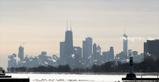 Son yılların en soğuk günlerinin yaşandığı ABD'nin Chicago kentindeki insanlar
