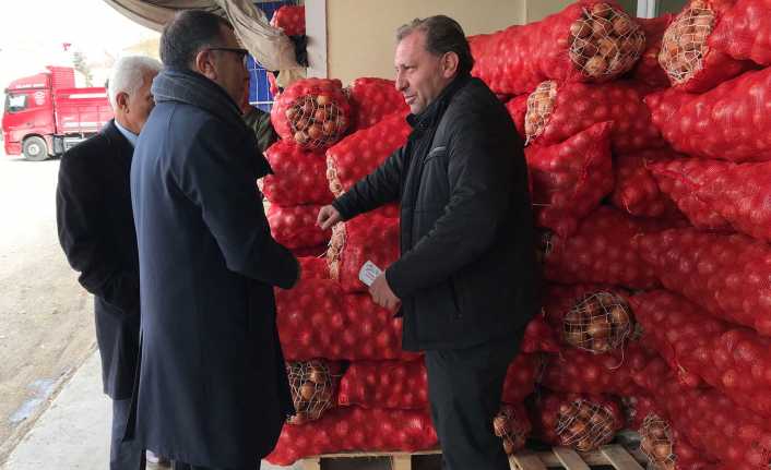 Erzincan Sebze Meyve Hali’ni gezen CHP Belediye Başkan Adayı İsmail