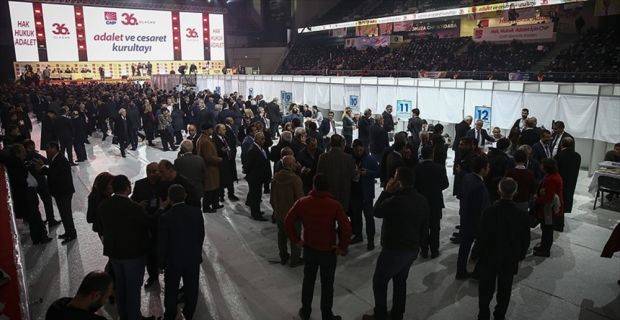 CHP'de Kılıçdaroğlu'nun yeniden genel başkan seçildiği kurultayın ikinci ve son