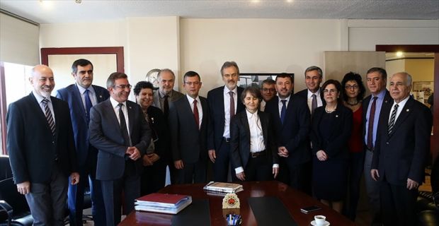 CHP Grup Başkanvekili Özel, beraberindeki bazı CHP genel başkan yardımcıları
