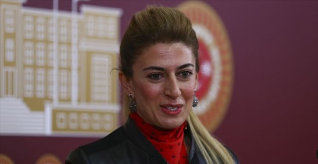 CHP İstanbul Milletvekili Engin, 8 Mart Dünya Kadınlar Günü'nün resmi