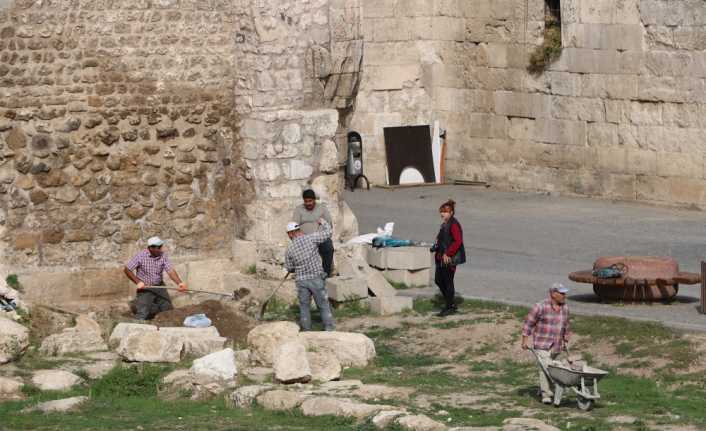 Sivas’ta 1271 yılında yaptırılan ve kentin simgesi haline gelen Çifte