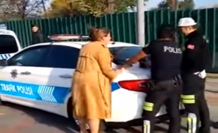 Trafik cezası kesilince sinir krizi geçirip dakikalarca çığlık atan öğretim