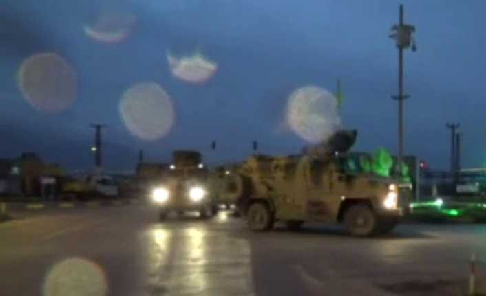 Hatay’ın Kırıkhan ilçesinden geçen zırhlı araçlar ve personel taşıyıcılar Cilvegözü