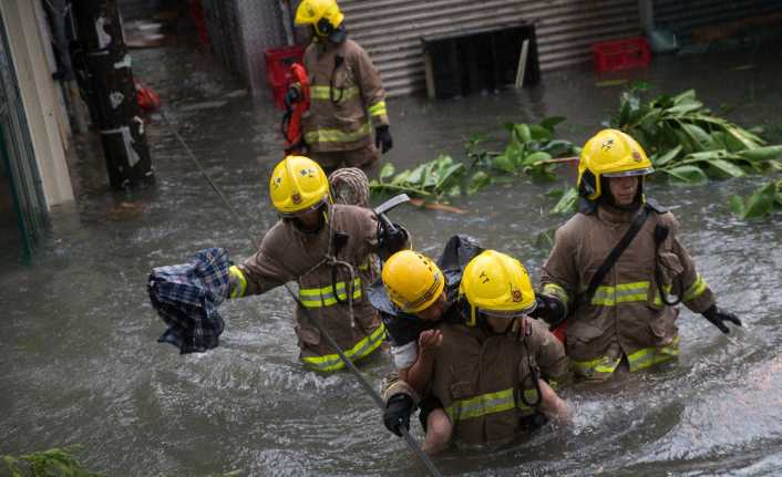 Filipinler’in ardından Çin’i vuran Mangkhut tayfununda 4 kişi hayatını kaybetti,
