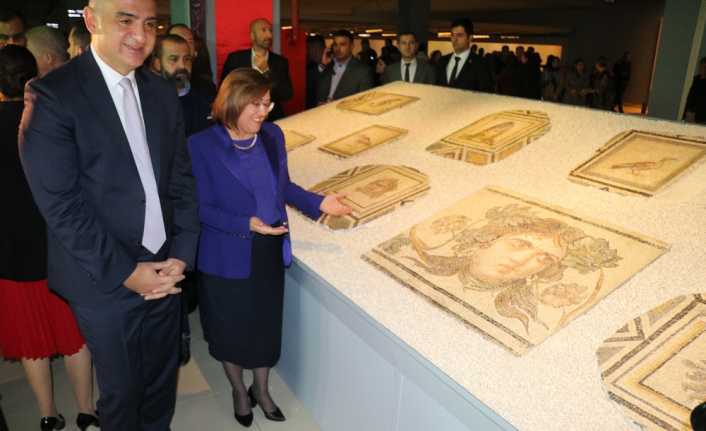 Gaziantep’te tarihi kazılarda 1998 yılında tesadüfen bulunan Çingene kızı mozaiğinin