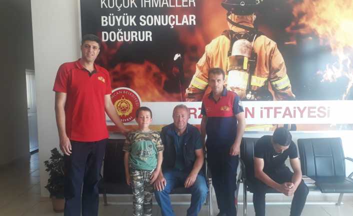 Erzincan'da çocuğun parmağına sıkışan yüzük, itfaiye ekipleri tarafından yapılan çalışma