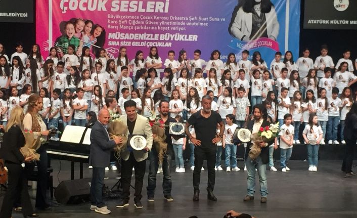 İstanbul Büyükçekmece’de ’Bir Yıldız Işığında Çocuk Sesleri’ korosu düzenlenen konserde
