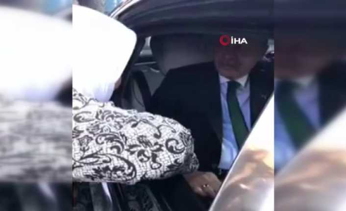 Cumhurbaşkanı Recep Tayyip Erdoğan, Küçükçekmece’de aracını durdurdu, vatandaşlarla sohbet etti.