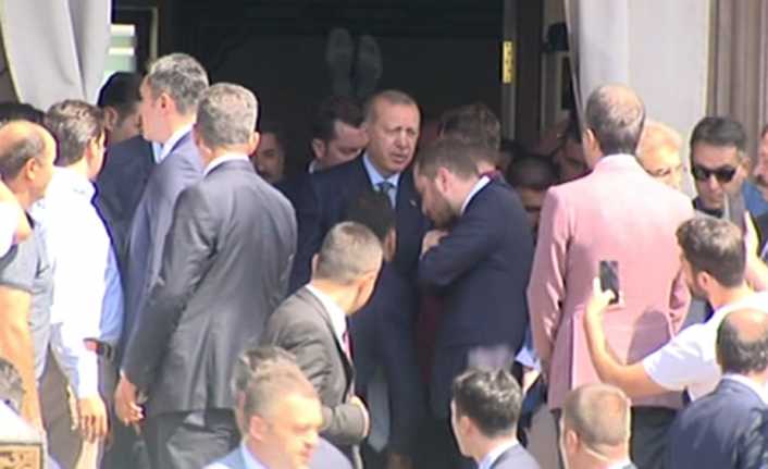Cumhurbaşkanı Recep Tayyip Erdoğan, cuma namazını Başyazıcıoğlu Camii’nde kıldı. 