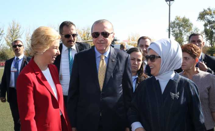Cumhurbaşkanı Recep Tayyip Erdoğan, Gagavuzya Özerk Cumhuriyeti’nin başkenti Komrat’ta coşkuyla