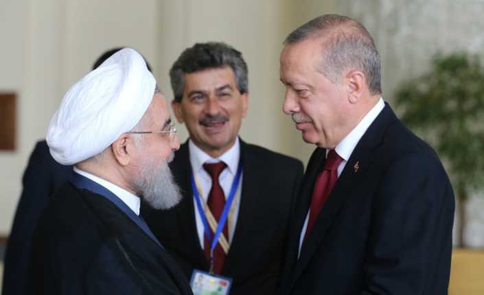 Cumhurbaşkanı Recep Tayyip Erdoğan, tarihi üçlü zirve için geldiği İran’ın