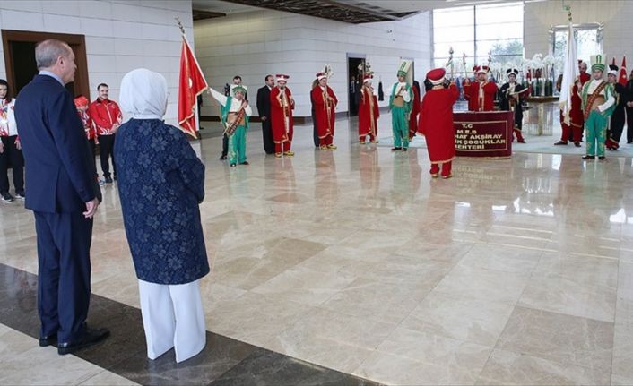 Cumhurbaşkanı Erdoğan'ı, Esenboğa Havalimanı'nda, Sabahat Akşiray Özel Eğitim İş Uygulama