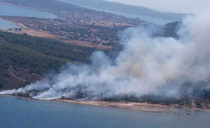 Balıkesir’in Ayvalık ilçesine bağlı Cunda Adasında orman yangını çıktı. Ekipler