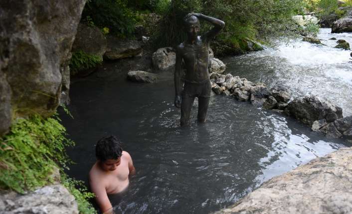 Bursa’da dağların koynunda kaynayan şifalı kaynak suyu, uzun yıllardır hamam