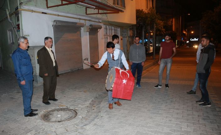Adıyaman Eskisaray Mahalle Muhtarı Mahmut Göksu, davulcu işi bırakınca davulun