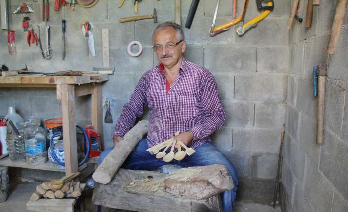 Kastamonu’da Erdoğan ailesi 5 kuşaktır şimşir kaşık üretiyor. 12 yaşından