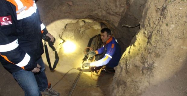 Tokat’ta define aramak için bir tümülüsün altındaki tünele giren 4