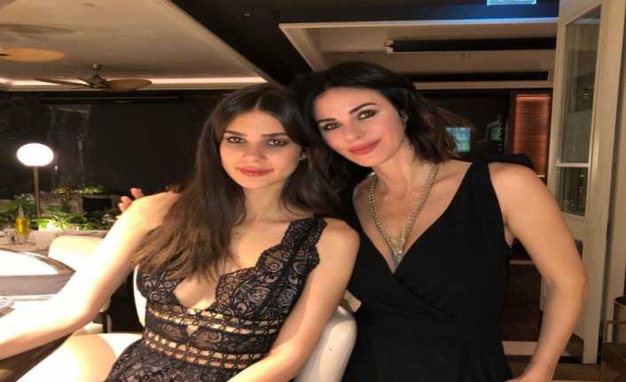 Oyuncu ve sunucu Defne Samyeli, sosyal medya hesabından 22 yaşına