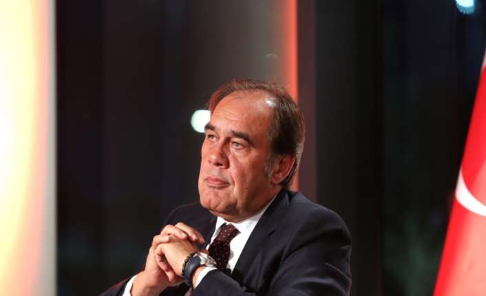 Türkiye Futbol Federasyonu Başkanı Yıldırım Demirören, Mesut Özil’e destek verdi.