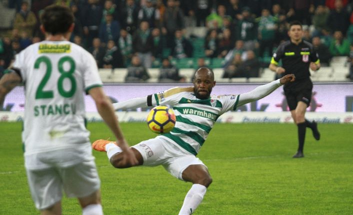 Bu sezon deplasmanda yalnızca 2 galibiyeti bulunan Bursaspor, Antalyaspor yenilgisiyle