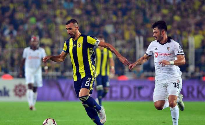 Spor Toto Süper Lig’in 6. hafta kapanış mücadelesinde Fenerbahçe, taraftarı