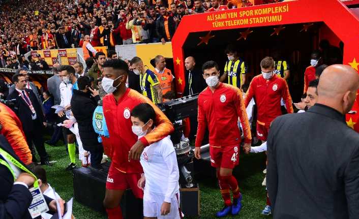 Galatasaray-Fenerbahçe derbisinde öne çıkan başlıkları sizler için derledik. 