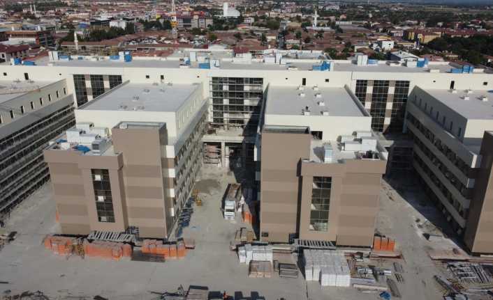 Erzincan’da yapımı devam eden 500 Yataklı Devlet Hastanesi’nde fiziki gerçekleşme