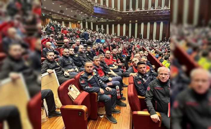 Arama Kurtarma çalışmalarına katılan İtfaiye personellerine Devlet Üstün Fedakârlık Madalyası