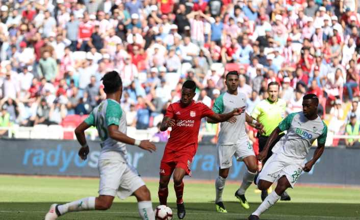 Spor Toto Süper Lig’in 7. haftasında Demir Grup Sivasspor, sahasında